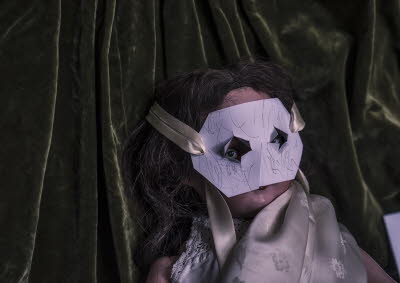 wei&Atilde;�e Papiermaske-2